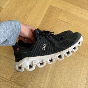 OnCloud womens tennis shoes